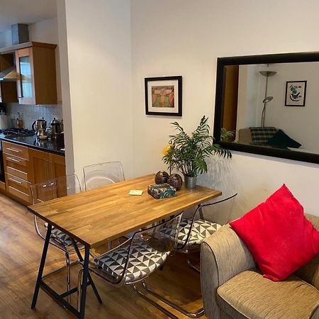 True Colours Apartment In Central Location บังกอร์ ภายนอก รูปภาพ