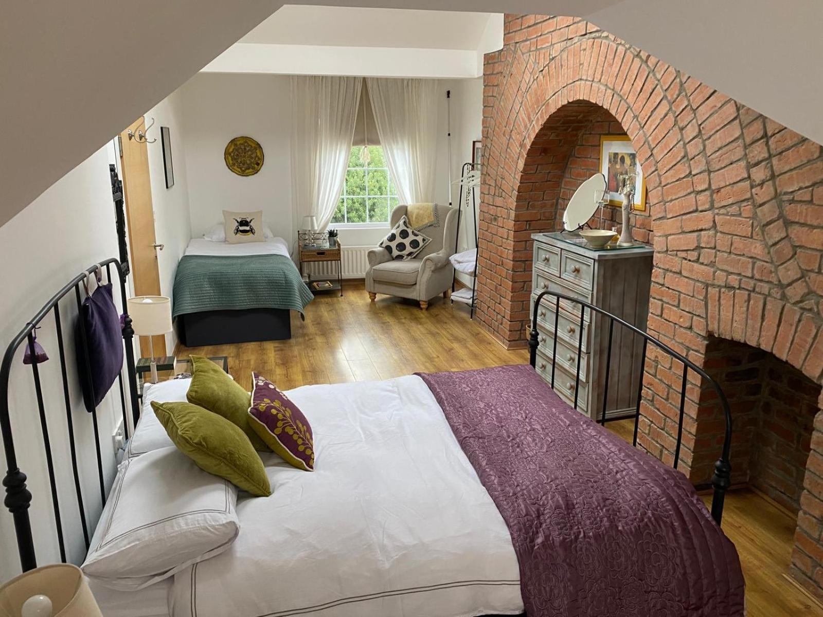 True Colours Apartment In Central Location บังกอร์ ภายนอก รูปภาพ